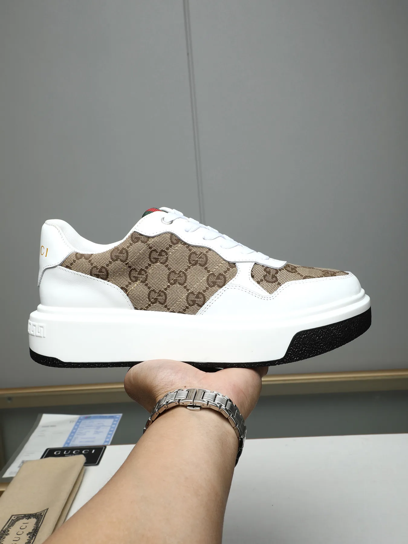 Men's shoes 💰480 New men's shoes GUCCI Fashion trend Made of first-layer calfskin ➕ washed sheep lining! The foot feels super comfortable and the workmanship is impeccable. Foam ultra-light outsole, size: 38-44 (45 customized) 4 colors to choose from!